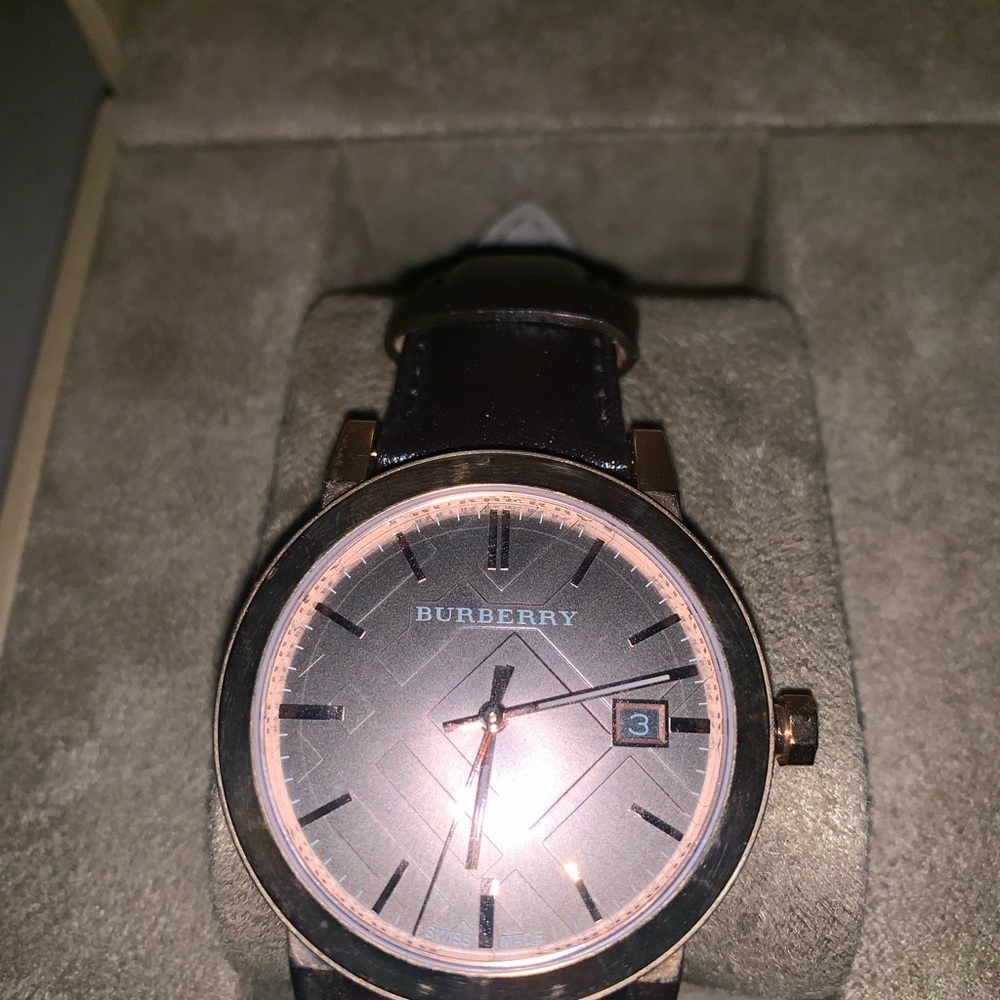Burberry watch - Picture 5 of 7